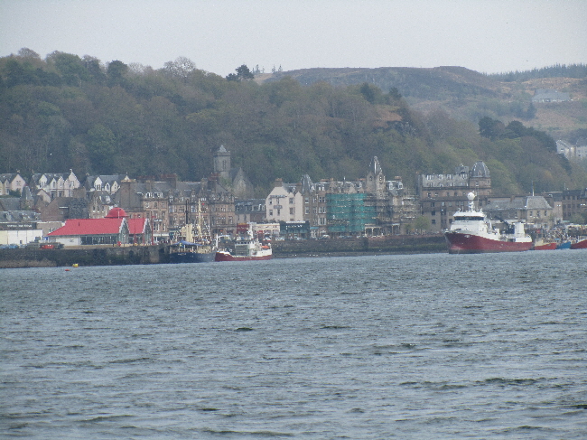 Sailing into Oban