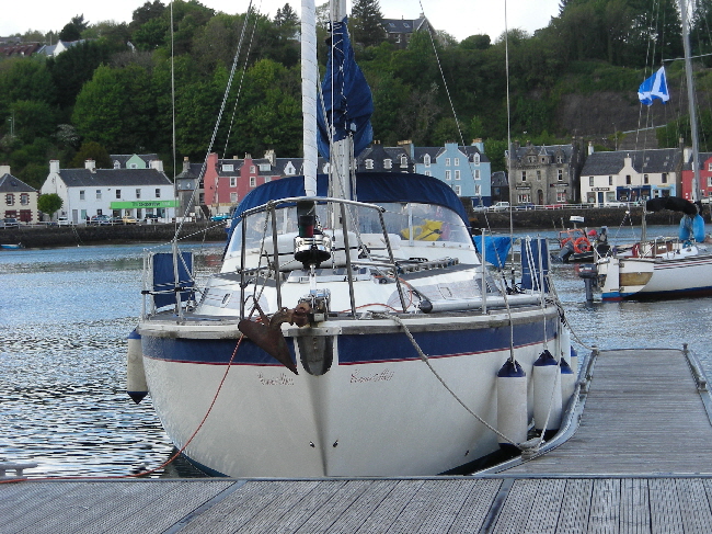 Bows on with some of the picturesque houses of Tobermory in the background